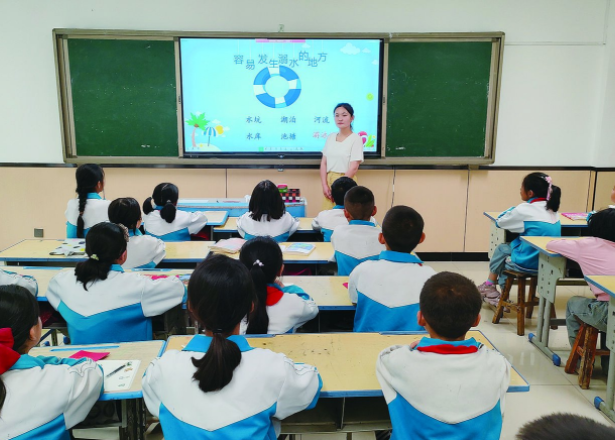 课程群组让学生在自主选择主动参与中充沛开发自己的潜能 课程群组让学生在自主选择主动参与中充沛开发自己的潜能