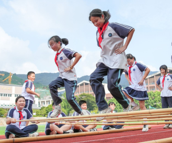 构建全方位德育网络打造家校社共育教联体守护青少年健康成长 构建全方位德育网络打造家校社共育教联体守护青少年健康成长