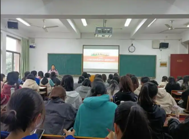 打破沟通壁垒树立常态化双向反应共享学生在校心思动态