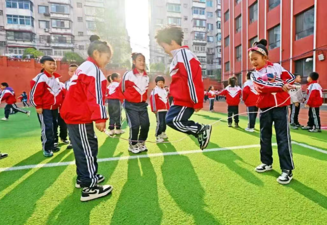 痛痛快快玩一瞬间这五分钟更是一种教育观念的刻度